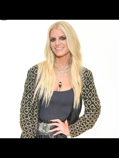 [x]Jessica Simpson Performs for First Time in 15 Years After Split