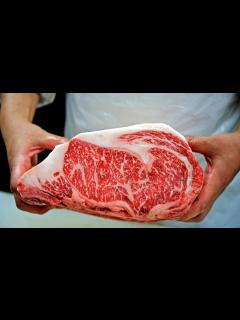 [x]走进日本神户和牛牧场，人性化饲养培育雪花牛肉！_凤凰网视频_凤凰网