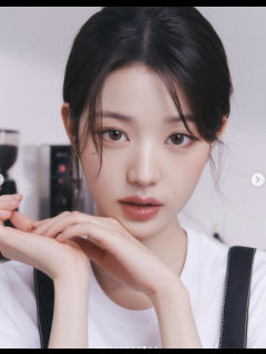 [x]장원영, AI 의심하게 하는 무결점 미모 [★SHOT!]