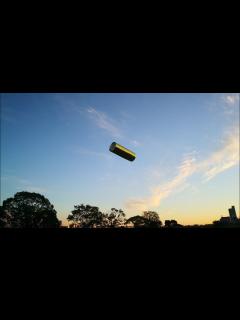 [x]大阪の空に「未確認飛行物体」が出現した - YouTube