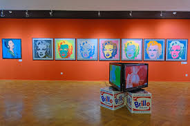 W piątek Tołhaje na finisażu wystawy \Andy Warhol \u2013 przed i po